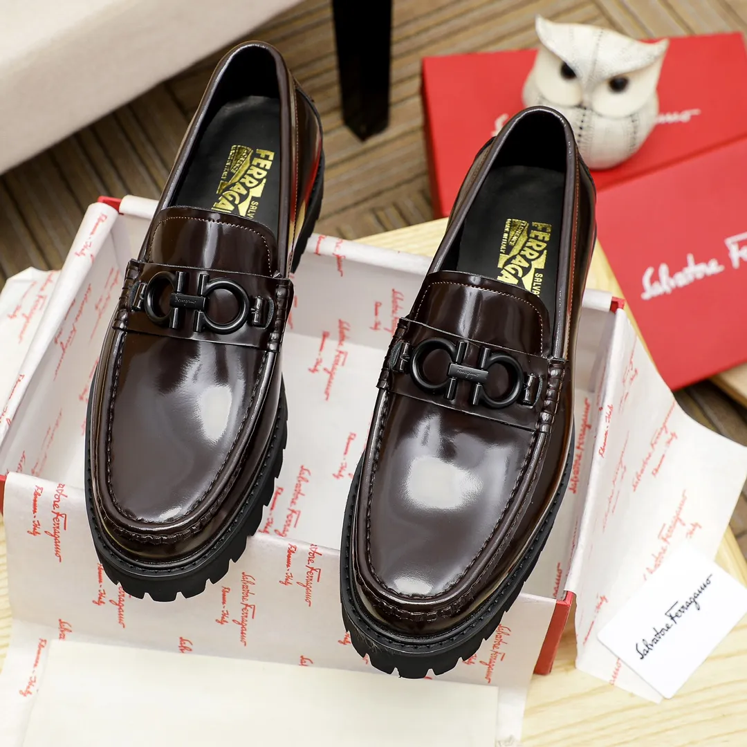 Factory price 440 🔥Ferragamo's new men's casual slip-on shoes🇨🇳Official website original 1:1 mold opening, original quality💯Fine workmanship, high-end luxury☘The upper is made of imported Italian first-layer cowhide🌴🐂Leather lining🍓Rubber wear-resistant and non-slip outsole, breathable and comfortable to wear🍍The first choice for high-taste men🍉2 colors available! Code number 39-44 (38.45. Can be customized)